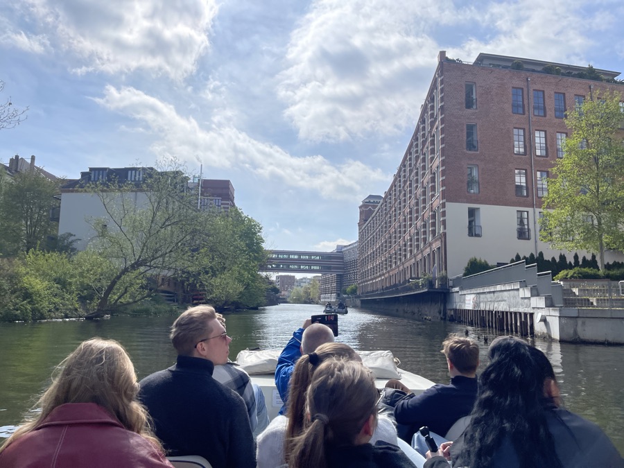 Team-Ausflug auf dem Wasser in Berlin